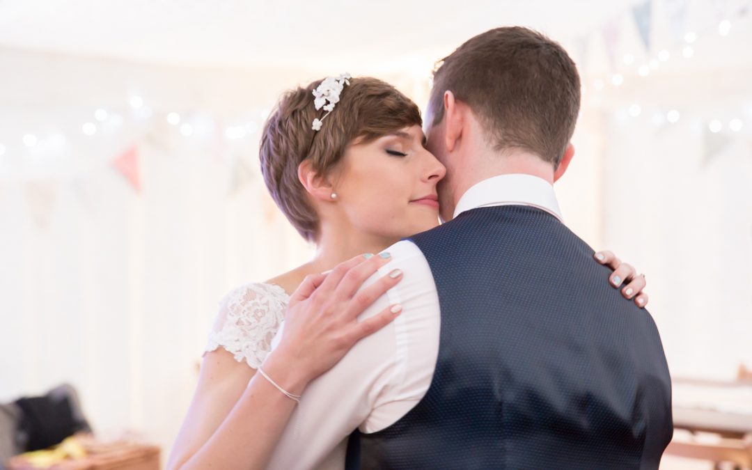 UK Wedding Photography – Relaxed first dances to match your personality